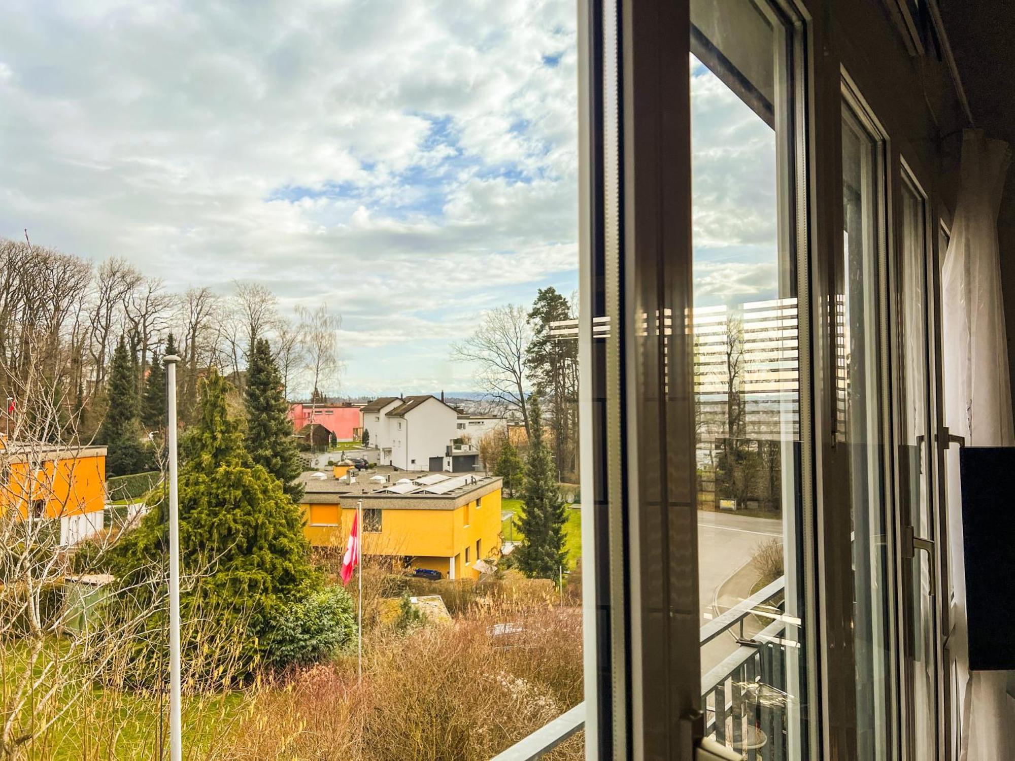 Dachwohnung In Flughafennaehe Kloten Exterior foto